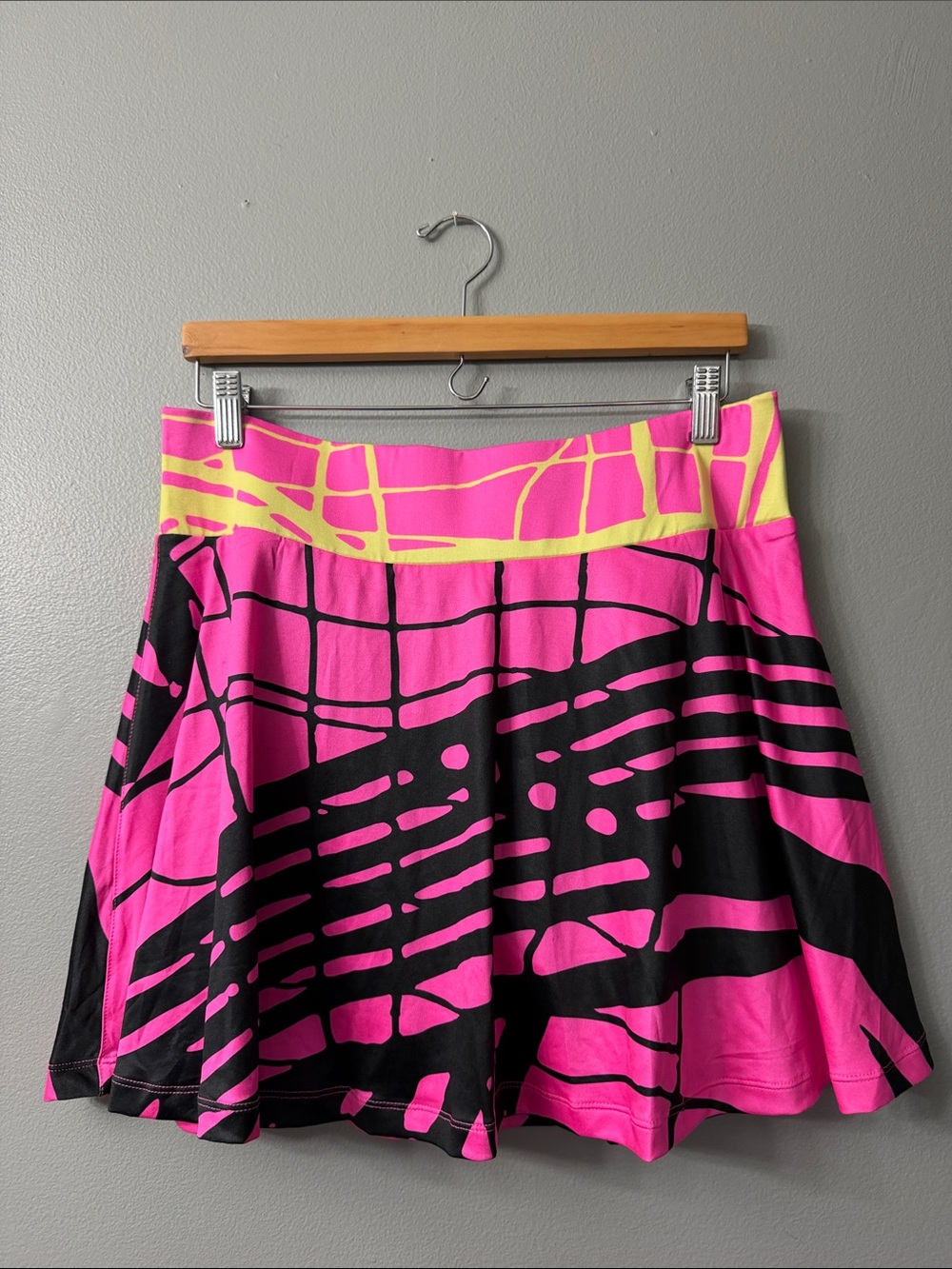 Simplicite by Jamie Sadock pink, black yellow lined golf skort abstract pattern. - Picture 3 of 5